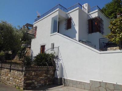 Komfortable Ferienwohnung in Cervo mit Sonnigem Garten