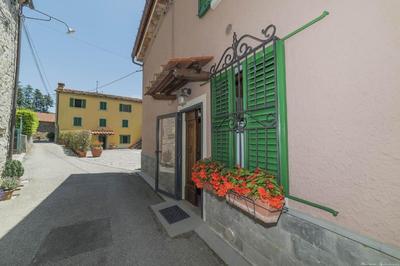Ferienwohnung in sehr ruhiger Lage, Pool,Grillplatz, grosse Parkanlage