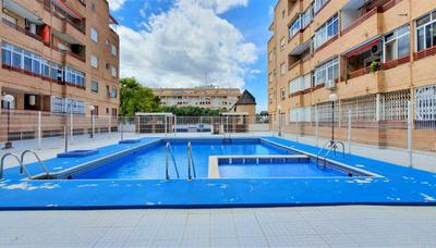 Apartment with pool in the Parque las Naciones area