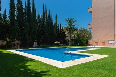 Cabopino Duplex, Swimming Pool, Beach 5min away, Chill out terrace and High-speed WiFi