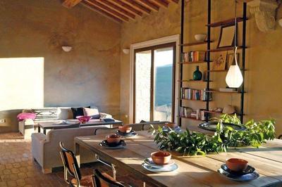 Villa V Volterra