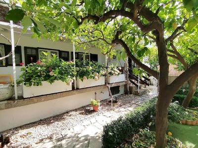 Ferienhaus Karmen Auf Zwei Ebenen Mit Garten