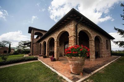 Geräumige Wohnung in Montepulciano mit Veranda, Klimaanlage, Weingut mit Großem Garten, Pool,Spa