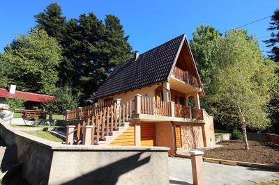 Schönes Ferienhaus in Breze mit Eigenem Balkon