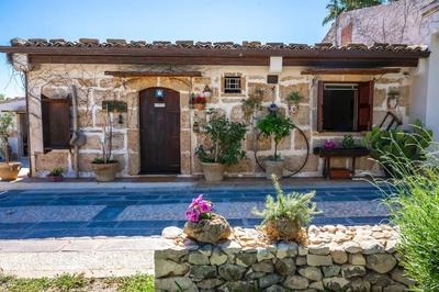 House with pool and jacuzzi in Avola