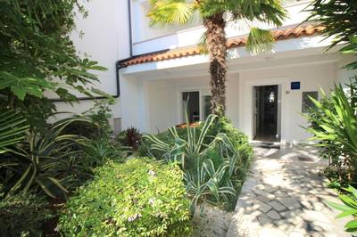 Ferienwohnung Zen mit eigenem Garten und Terrasse