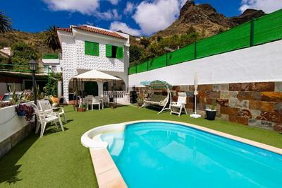 Grosses Haus mit eigenem Pool