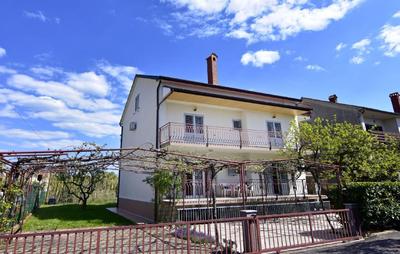 Einfache und geräumige Wohnung Umag