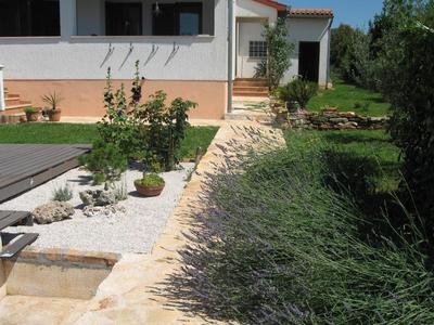 Ferienhaus mit überdachter Terrasse und Pool