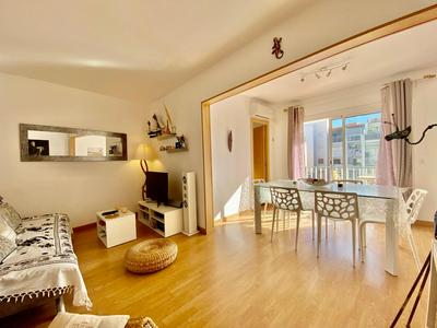 Imma bright apartment by HLCLUB Agency