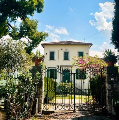 B&B in an 1800s Frescoed Villa with Panoramic Solarium and Historic Park - Villa Mastrangelo