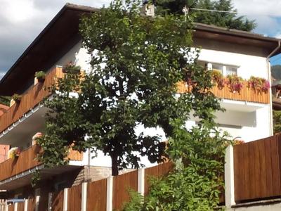 Moderne Ferienwohnung Mit Balkon Und Pool