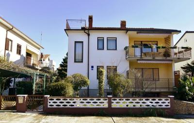 Klimatisierte Wohnung in Umag mit Grill, Garten und Terrasse