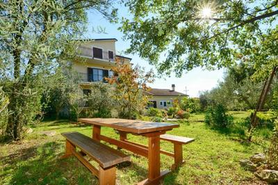 Apartment für Paare mit Gemeinschaftspool in Valica