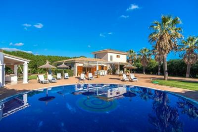 Schönes Landhaus mit Pool für 8 Personen