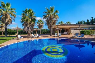 Schönes Landhaus mit Pool für 6 Personen