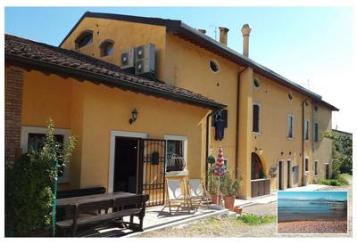 Ferienvilla mit gemeinschaftlichem Pool und Grill