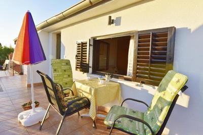 Ferienwohnung in Zambratija mit Grill, Terrasse und Garten und Meerblick