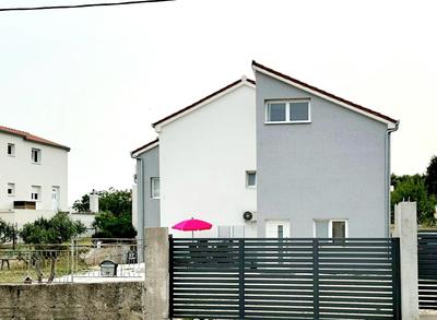 Cozy family apartment in Kaštel Kambelovac