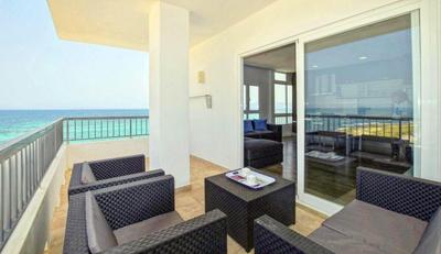 Moderne Wohnung vor dem Meer von Son Baulo