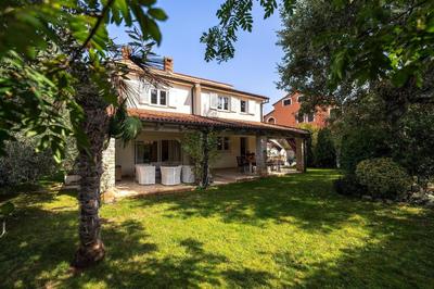 Standnahe Villa mit Pool, Meerblick und Pool