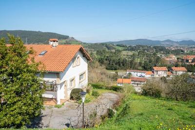 Casa con jardín en Gama