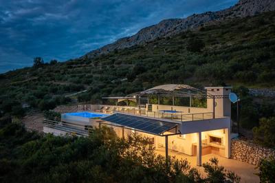 Olive paradise-heated pool- romantic getaway for 2