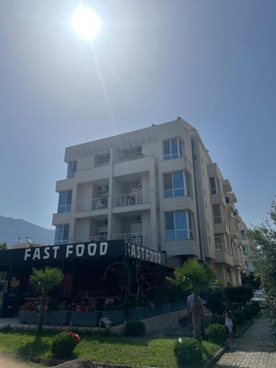 Seaview Apartments