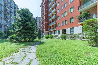 5' from Corso Sempione Elegant studio apartment