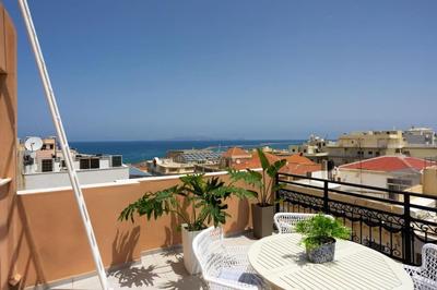 Bright, Serene Penthouse in Town Center w Seaview