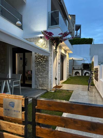Momo's House