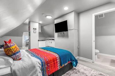 3rd Story Loft Islandview Pets Included with Free Parking!