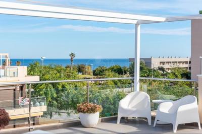 LUXURY APT with SEAVIEW ROOF NEAR THE BEACH