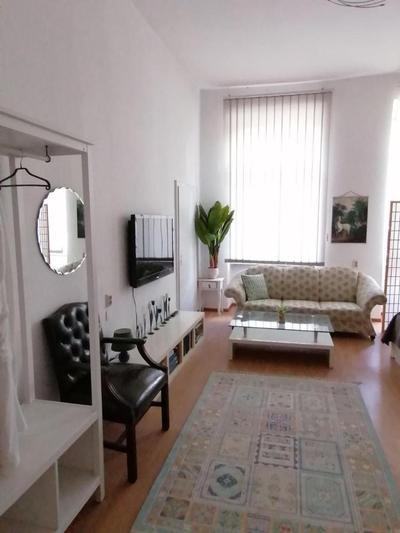 Nr 3 Großzügiges Kamin-Zimmer mit King-Size Bett im Zentrum WLAN TV gute Laune