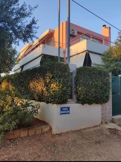 Niko & Jenny apartment