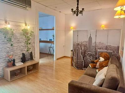 Habitación para grupos hasta 8 en plena rambla de Cataluña
