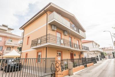 085 Apartments