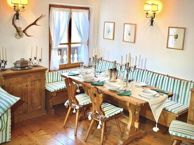 Appartamento ampezzano con ampia balconata