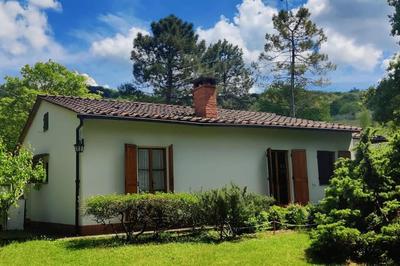 Immersa nel verde e nel silenzio