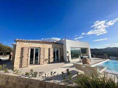 Villa Maxs