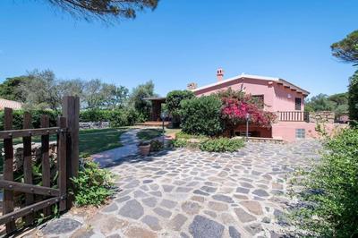 Villa con piscina e giardino