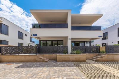 Modern holiday house JASMINKA