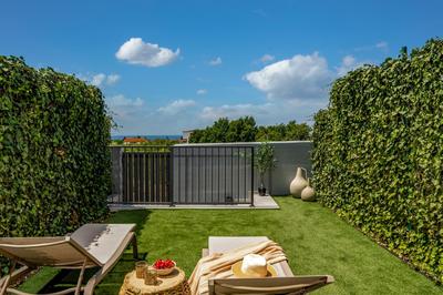 Elegant CASA ARIA with 2 gardens and BBQ facilities