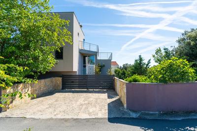 Spacious apartment with private heated pool, Diklo
