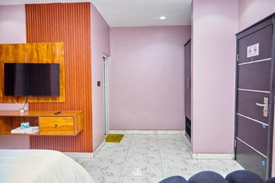 Snowz Hotel and Suites