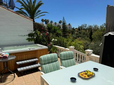 Exotic house with jacuzzi, near the sea