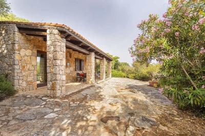 Olivastri Cottage with pool in the Nature Park of Porto Conte