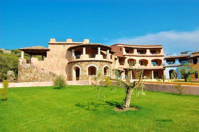 Residence with private beach in Marinella