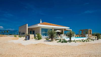 Beachfront Plant Villas with the pool