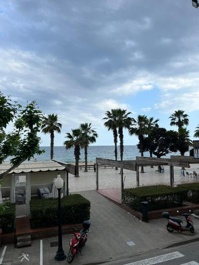 ALQUILER PISO BLANES con VISTAS AL MAR